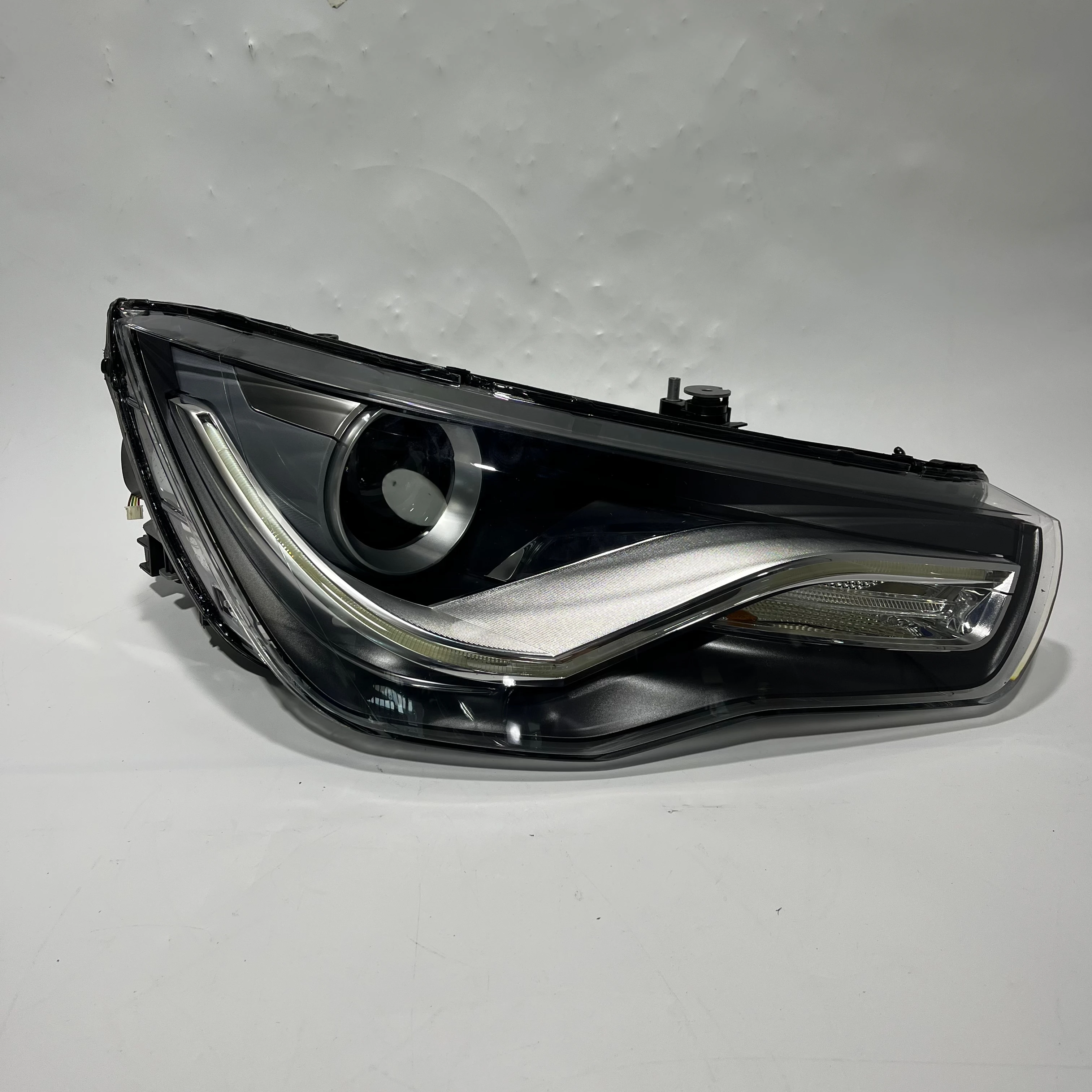 1-piece set of high-quality HID xenon headlights for Audi A1 8XA and 8XF, 2011-2018 EU version 8X0941004M and 8X0941003M