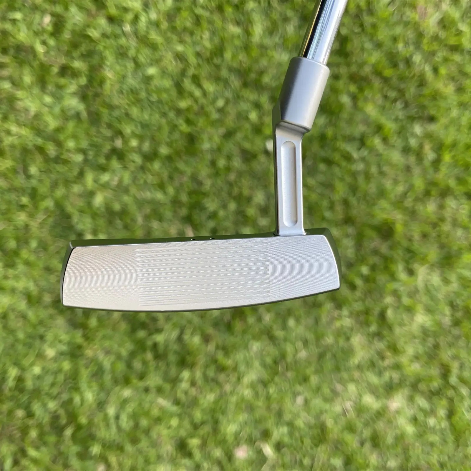 شعار مخصص للرجال مجموعة نادي الجولف لليد اليمنى واليسرى مع عمود من الفولاذ المقاوم للصدأ وقبضة مطاطية ورأس مضرب فارغ طحن باستخدام الحاسب الآلي