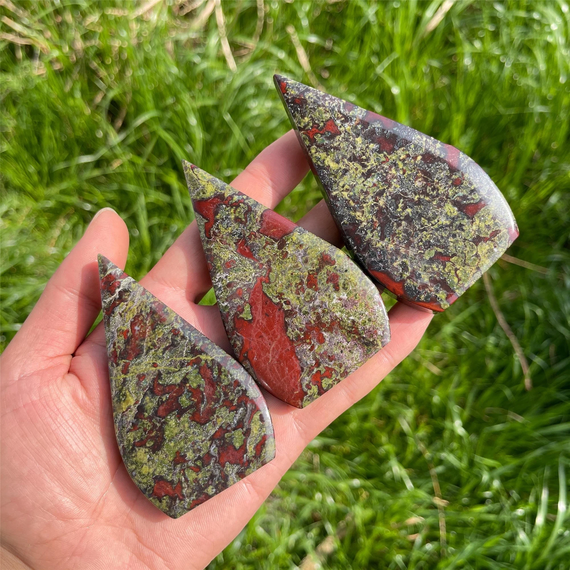 Natural Dragon Bloodstone Teardrop Carving Hand Polished Gemstone Blank Green Red Pattern Reiki Healing Altar Home Decor Gift