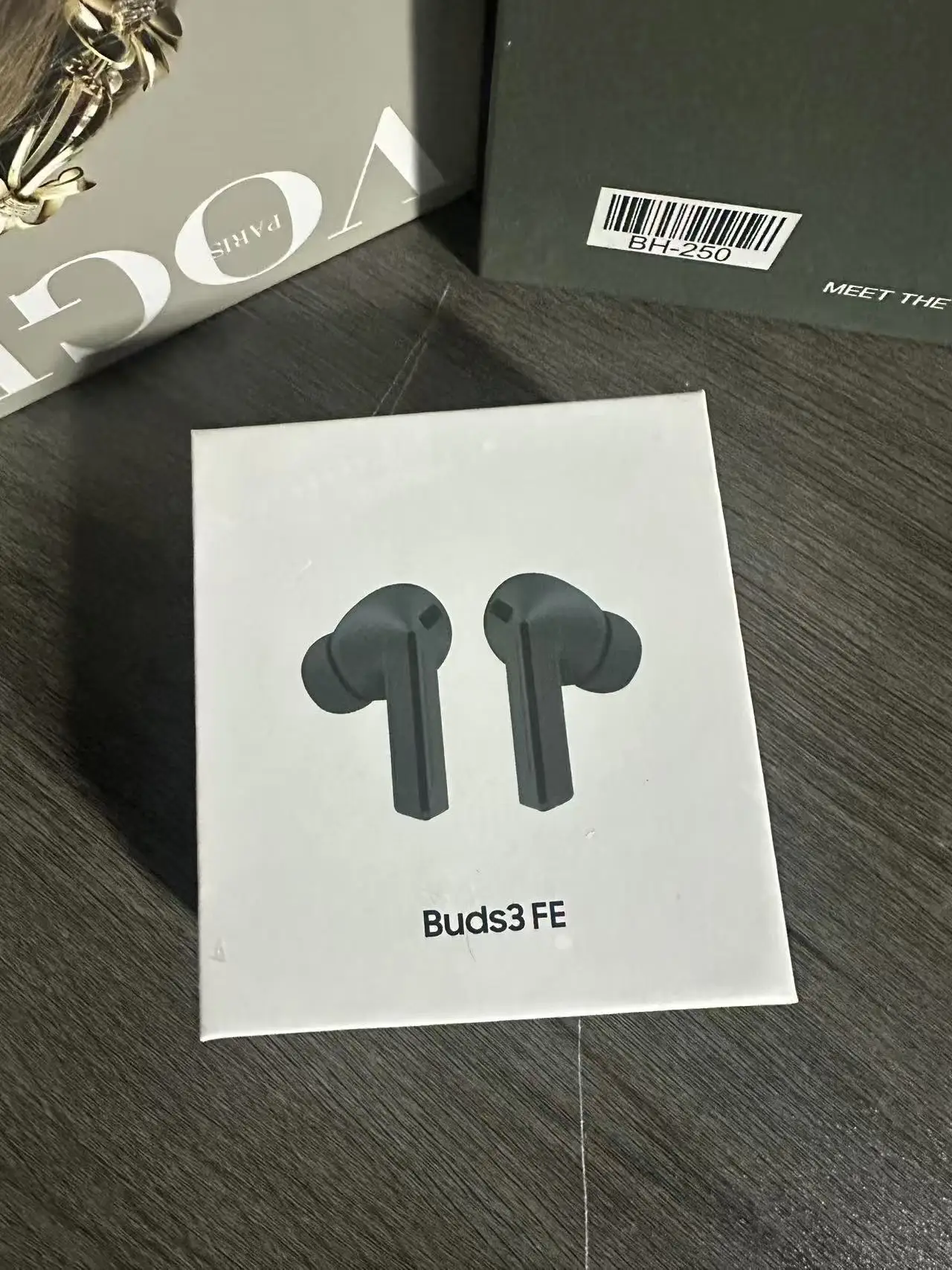 

Новые беспроводные Bluetooth-наушники BUDS FE R630 с длительным временем автономной работы и датчиком Холла