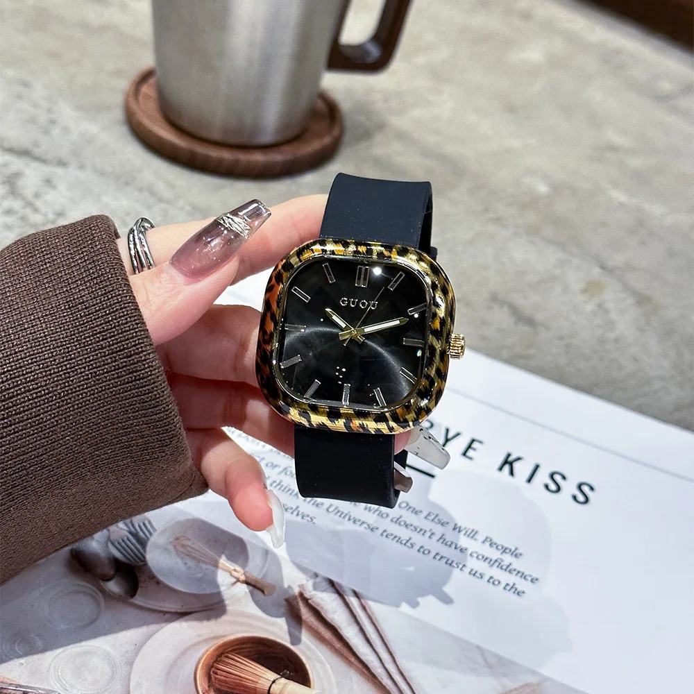 2026 New Women's Square Quartz Watch: Fashionable Leopard-Print Silicone Strap Minimalist Niche Luxurious Design, High End Watch