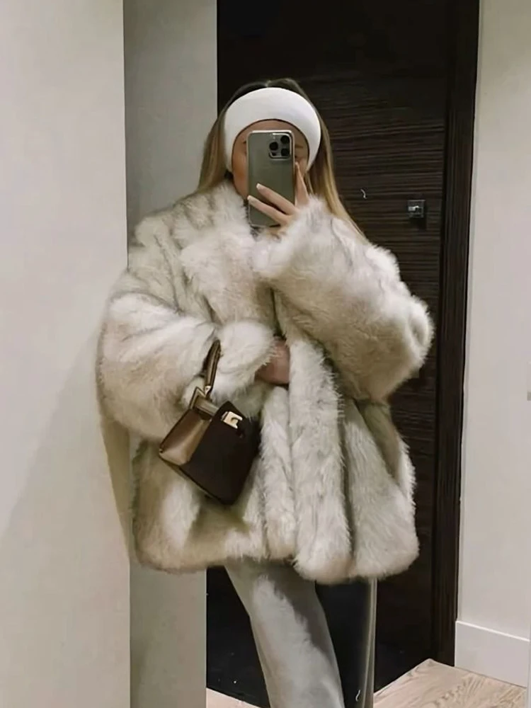 

2025 Winter Ins Hot Fashion Girls Oversized Gradient Fur Coat Women Thick Warm Outerwear High-Quality Fluffy Faux Fox Fur Jacket