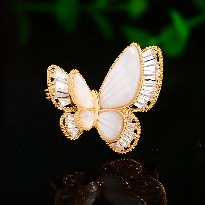 Chinese Style Auspicious Lucky Butterfly Brooch White Mother Of Pearl Inlaid Zircon Gold Tone Elegant Wealth Pin For Dress Scarf