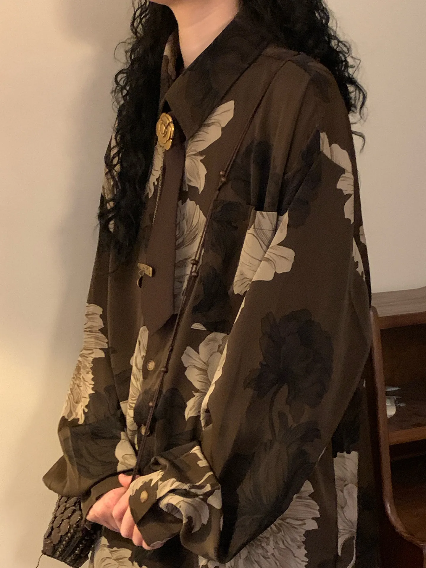 

NAGA2026 Spring Autumn American Retro Hong Kong Sle Printed Long Sve irt ex Loose High End Feeling Trendy irt