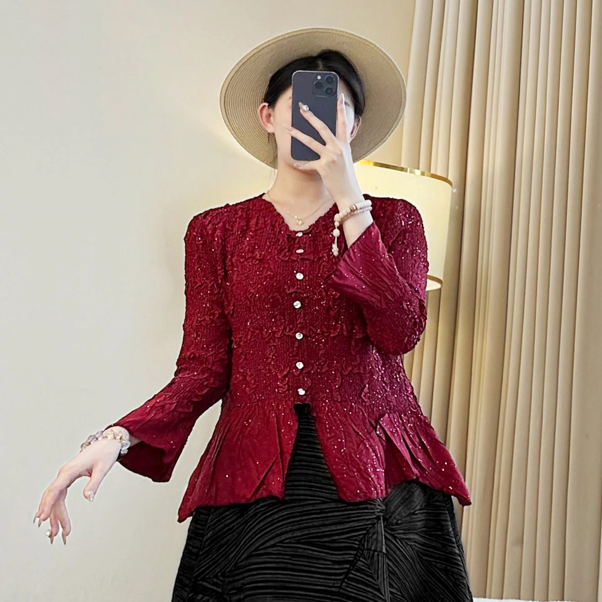 Miyake-Camiseta plisada para mujer, Top elegante de un solo pecho con lentejuelas y cuello redondo, chaqueta plisada versátil, Color sólido, 2025