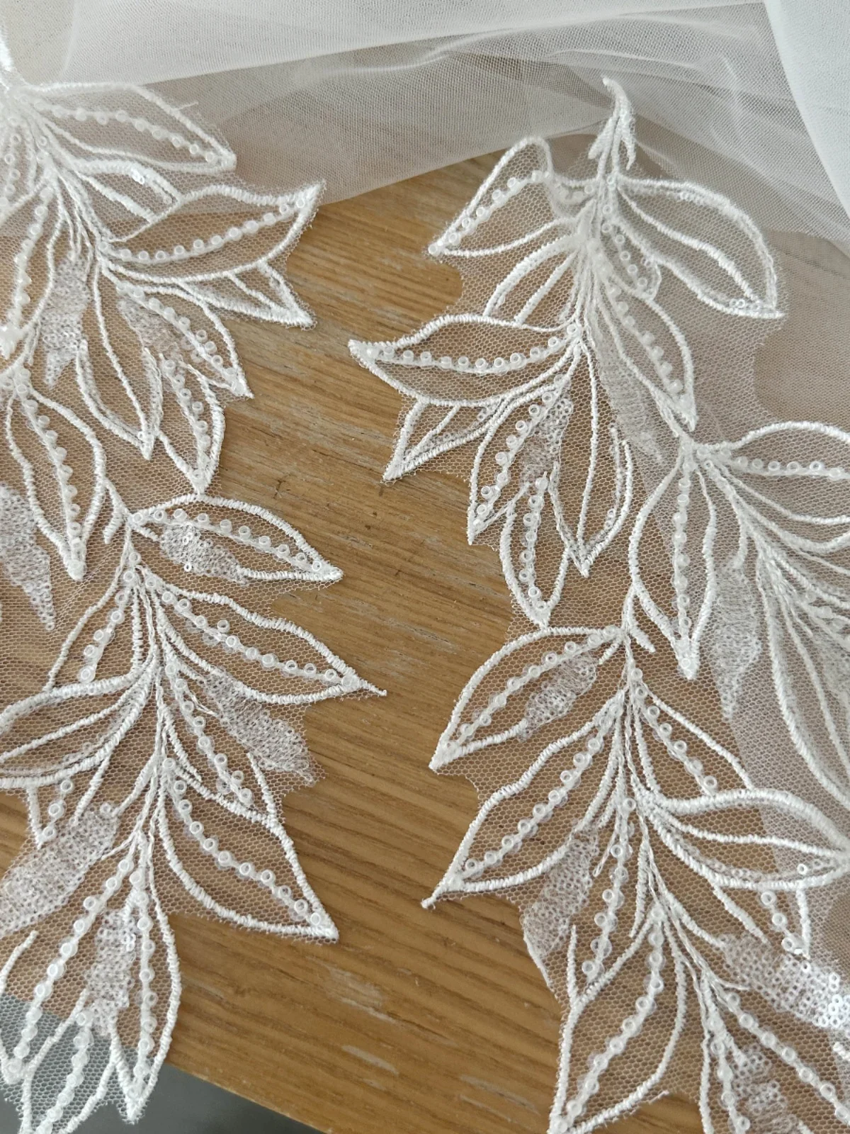 

White Leaf 3D Bead Lace Mirror Flower, Handmade DIY Wedding Dress, Cheongsam Clothing Decoration, Patch Materials, Embroider
