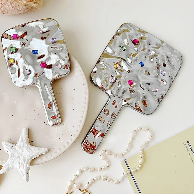 مرآة مربعة الشكل سائلة صغيرة محمولة باليد لسطح المكتب مرآة ماكياج التجميل للسفر مرآة تجميل محمولة معدنية لحقيبة اليد