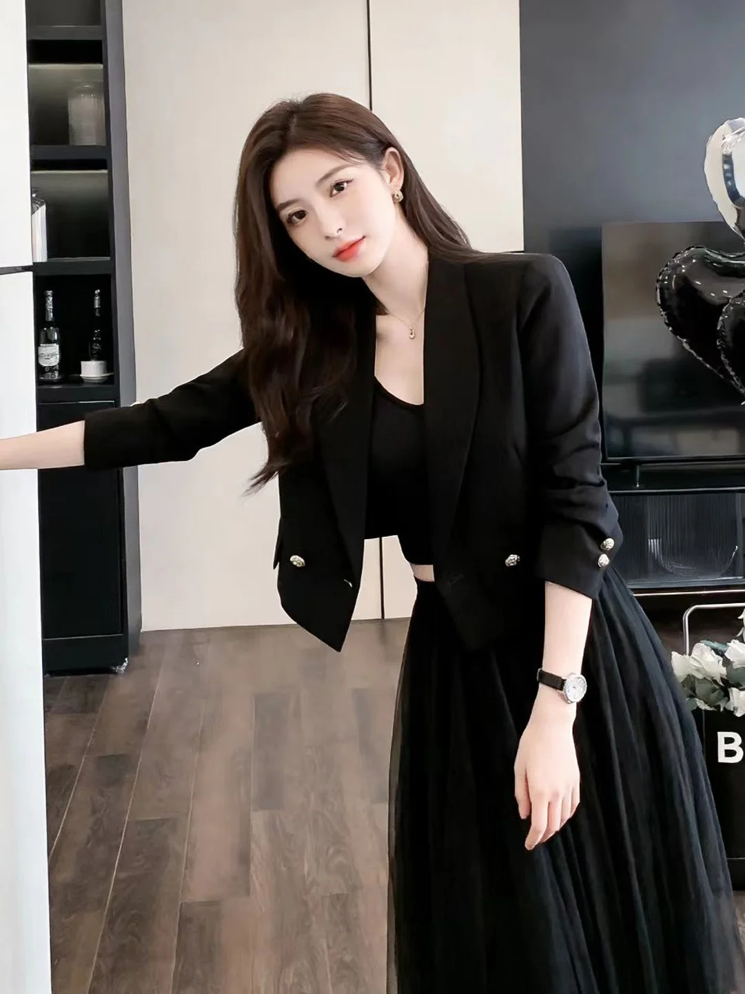 

Модный короткий черный пиджак женский повседневный высококачественный весна 2026 стильный для офиса из полиэстера с V-образным вырезом длинный рукав