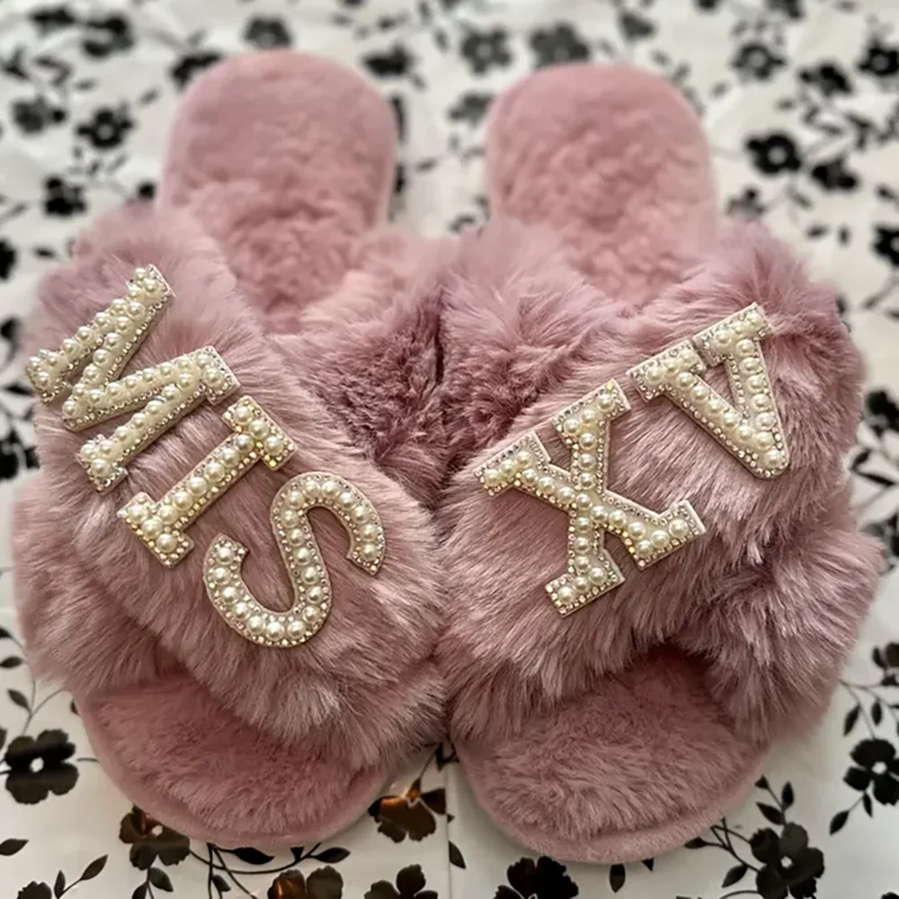 

Mis XV Fluffy Plush Slippers Sweet Quinceanera Party Favor Home Decor 15 Years Old Lovely Birthday Gift for Daughter or Friend
