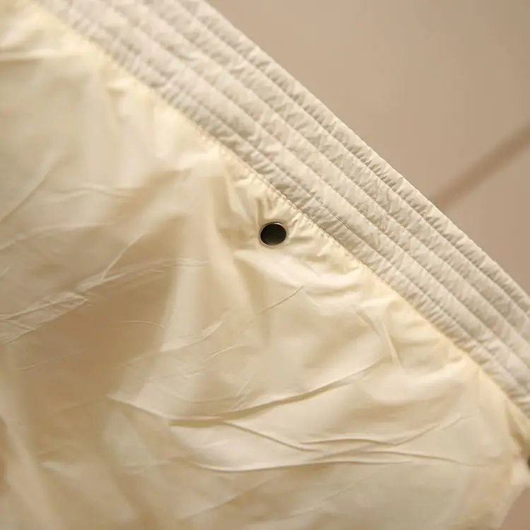 سترة نسائية أوروبية جديدة لشتاء 2025 للتنقل سترة دافئة بغطاء للرأس