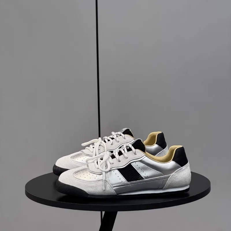 

2025 Мужские теннисные туфли, модные серебристые низкие повседневные кроссовки, новые нескользящие лоферы на мягкой подошве, дизайнерская мужская обувь Zapatos Hombr