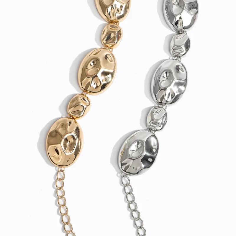 A lady's metal irregular geometric oval belt with a waist chain exudes an elegant charm and pairs well with a dress