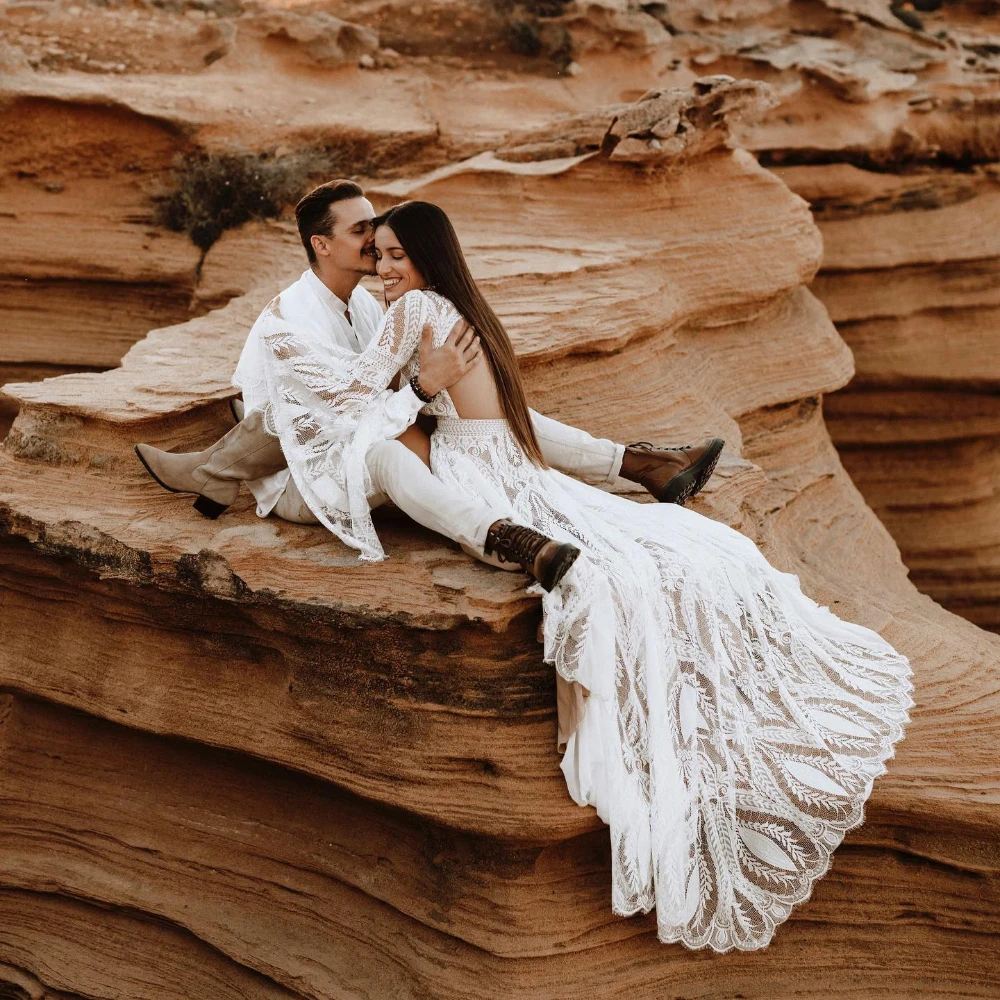 Vestido de novia bohemio con abertura frontal blanca, cuello en V, manga de campana personalizada, Espalda descubierta, línea A, gasa, encaje, novia