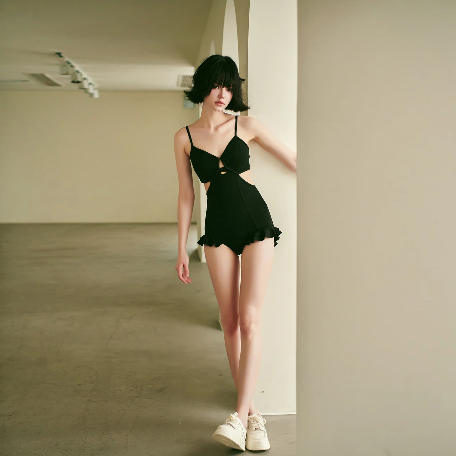 Novedad de verano, traje de baño Triangular negro calado Sexy elegante de una pieza, traje de baño con tirantes para fiesta en la piscina y vacaciones en la playa para chica con temperamento