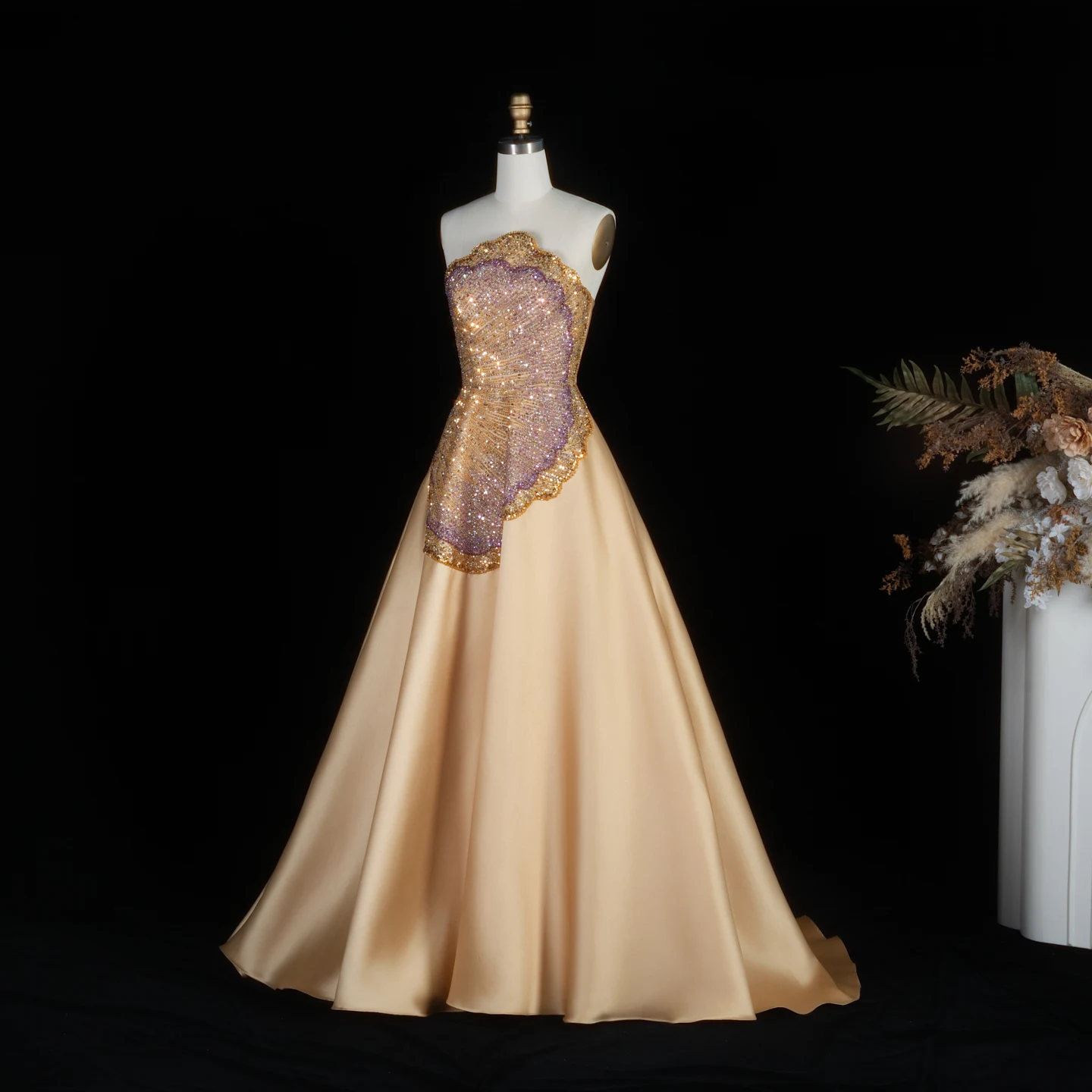 Sharon Said Dubai Luxuriöses Goldfarbenes Trägerloses A-Linien-Abendkleid mit Perlenbesetzten Handschuhen, Damen-Abendkleid SS377 Maßanfertigung – Detail 3