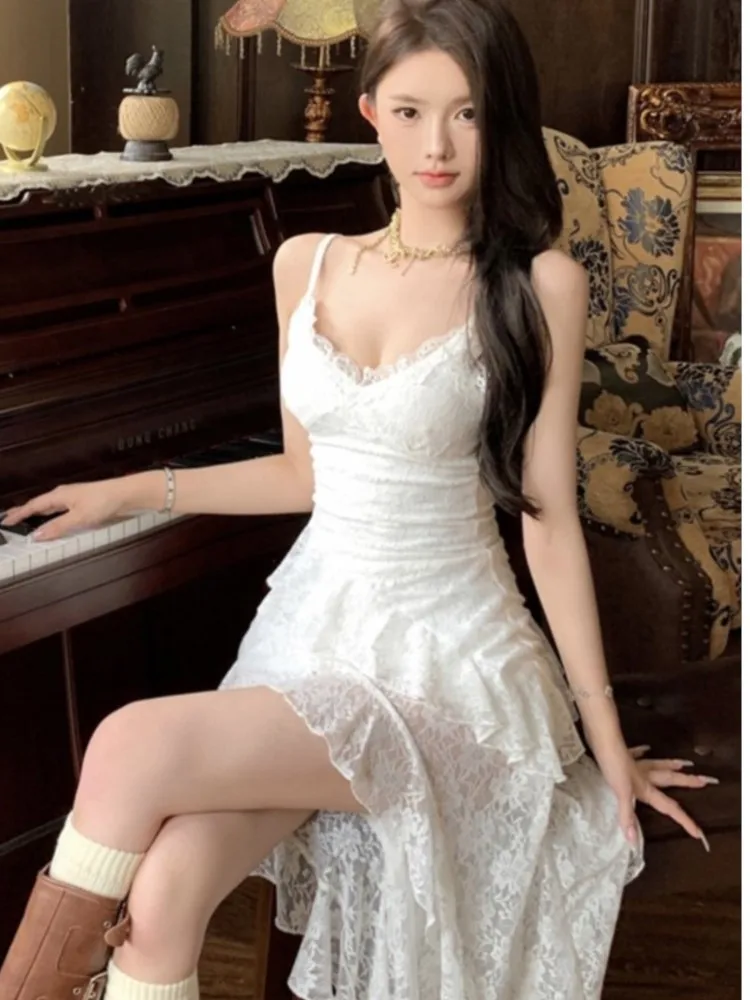 

Женские летние сексуальные платья с рюшами, белое кружевное платье на тонких бретельках с v-образным вырезом, приталенное платье, вечерние платья для отпуска, модное новое платье