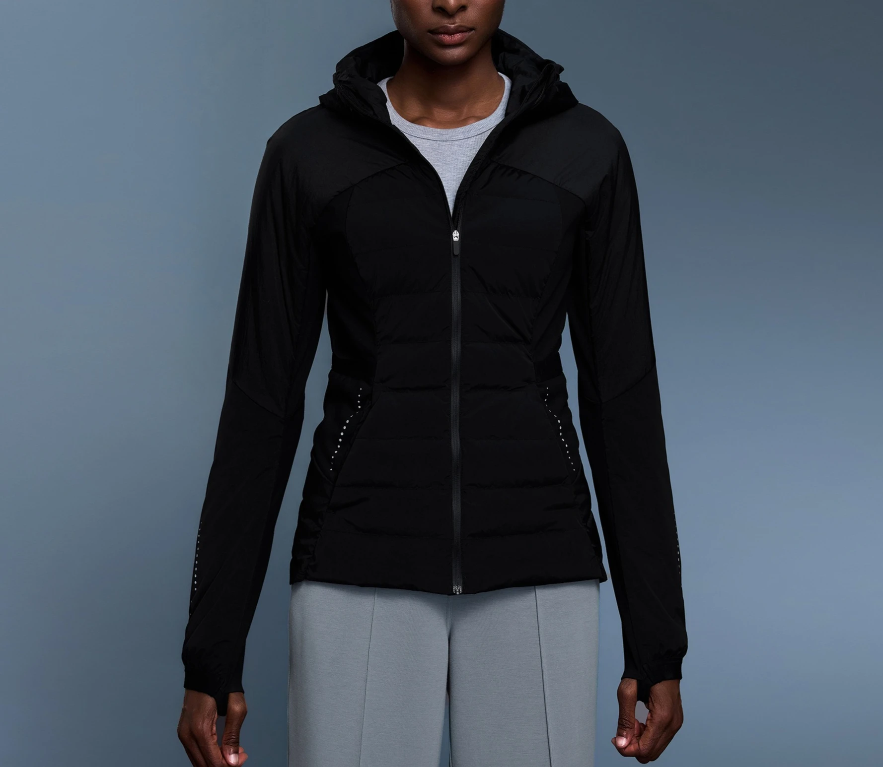 سترة نسائية كاجوال بغطاء للرأس خفيفة الوزن ومضادة للرياح ودافئة بيضاء اللون للأسفل سترة رياضية مريحة للجري واللياقة البدنية في الهواء الطلق