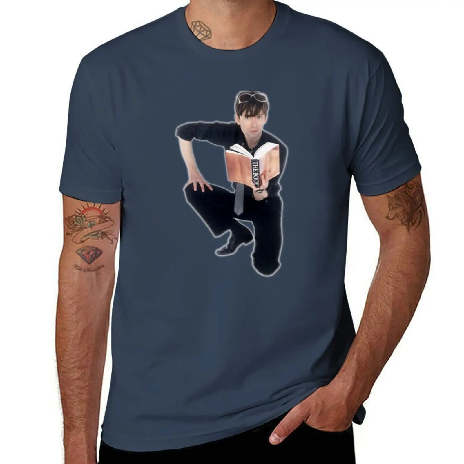 

Jarvis Cocker The Body Outline Artwork Clear Background Iconic T-Shirt Vintage Style Printed Top