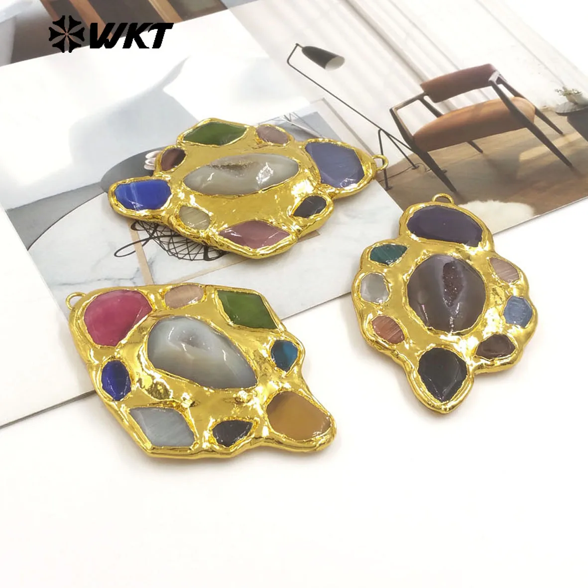 

WT-P2009 Wholesale Beautiful Natural Colored Gemstone Paved With 18k Gold Plated Pendant Crafts Accessory Making