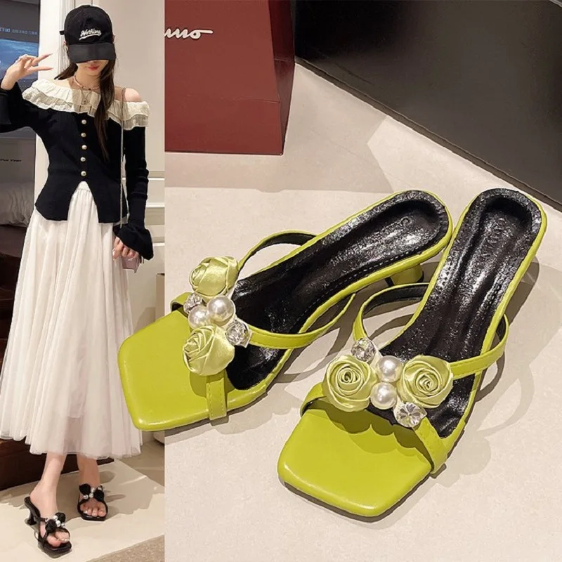 

Модные летние сандалии с цветочным принтом и жемчугом, женские трендовые туфли без застежек в корейском стиле, элегантные туфли на среднем каблуке из искусственной кожи PU