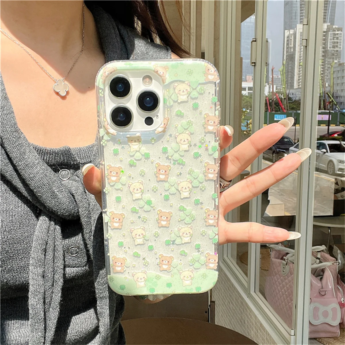 Funda de teléfono con oso de dibujos animados para iPhone 16 Pro 14 15 Pro Max, funda trasera con cadena de mano, Fundas protectoras a prueba de golpes