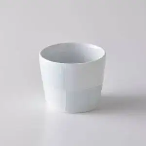taza-de-ceramica-japonesa-estilo-boca-de-cerdo-importada-de-japon-marca-arita-horno-guanglin-diseno-a-cuadros-para-agua-y-te-disponible-en-stock