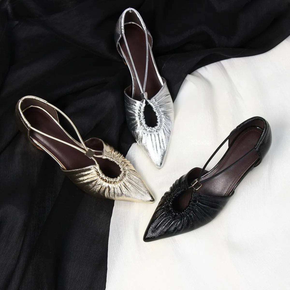 

Новые летние босоножки 2026 года с острым носком, драпировкой и вырезами, на ремешке сзади, с металлической пряжкой в виде фейерверка, на танкетке со средним каблуком