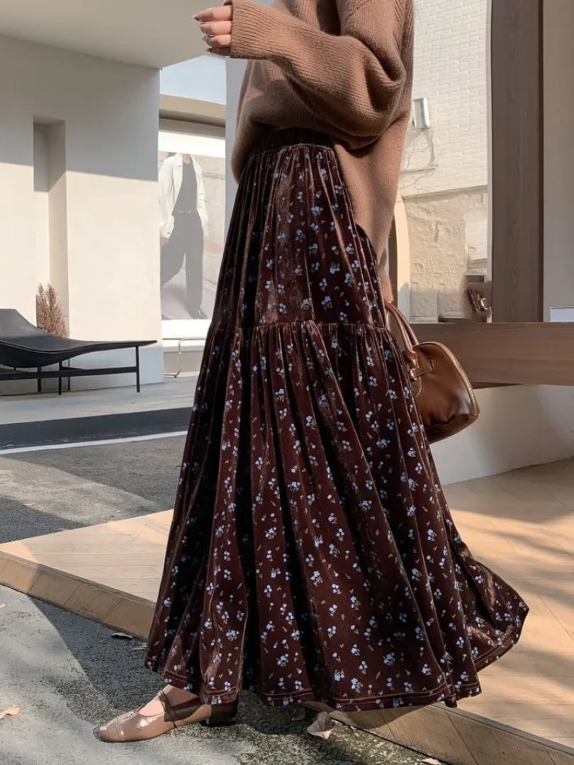 

Retro Gold Velvet Floral Print f Skirt Women's Casual High Waist Slim A-Line Umbrella Skirt Long Dr Autumn 2025 New Sle