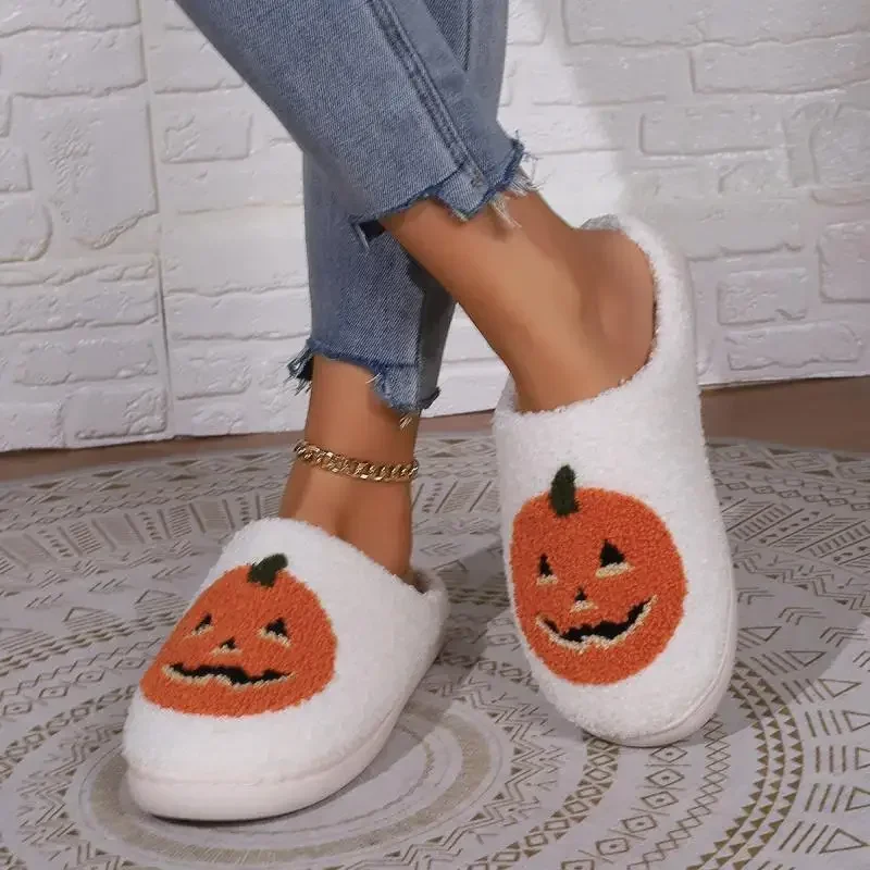 Zapatillas mullidas de algodón con dibujos animados para mujer, chanclas de felpa con plataforma de calabaza para el hogar, zapatos divertidos de diseño informal para Halloween, 2024