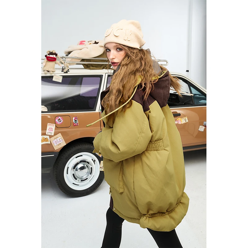 ElFSACK Design Mittellange Daunenjacke mit Kapuze im Utility-Stil für Damen