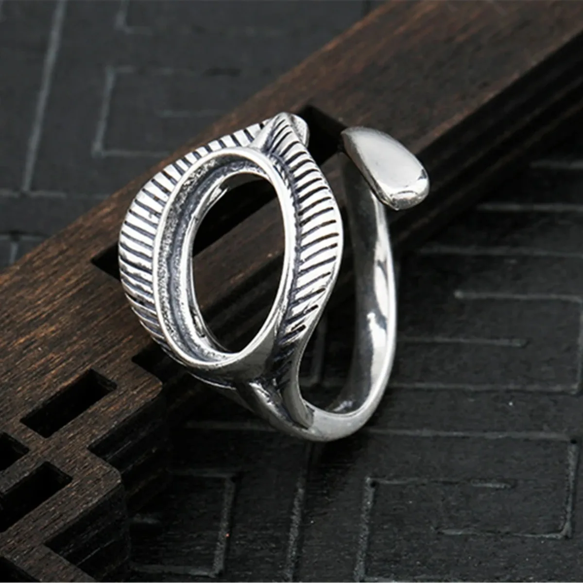 

Adjustable 925 Silver Leaf Shape Ring Blank for 11x14mm Oval Cabochon