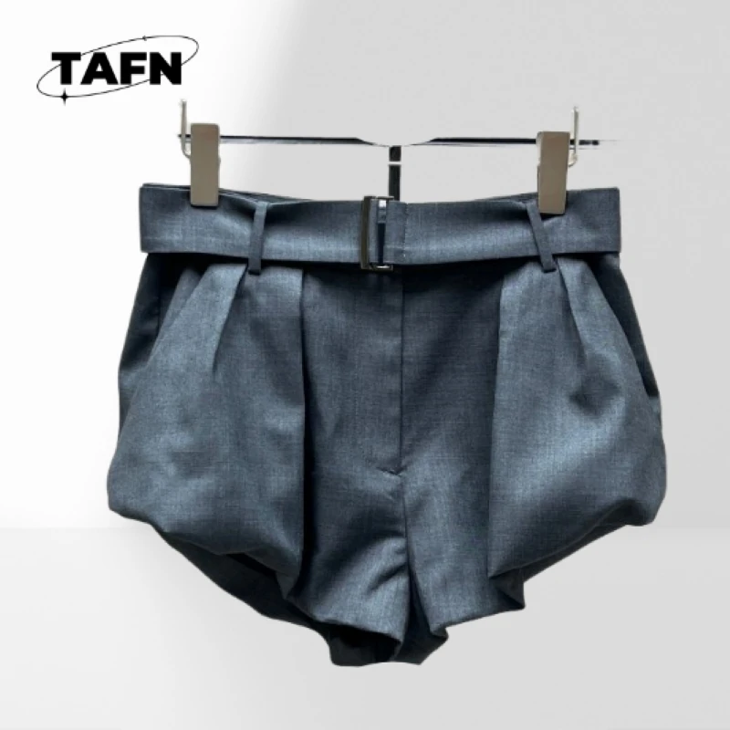 

Short Fashion Simple and Comfortable Trendy Leather Mini Skirt – Bold and Fashion-Forward for Street Style AE0414