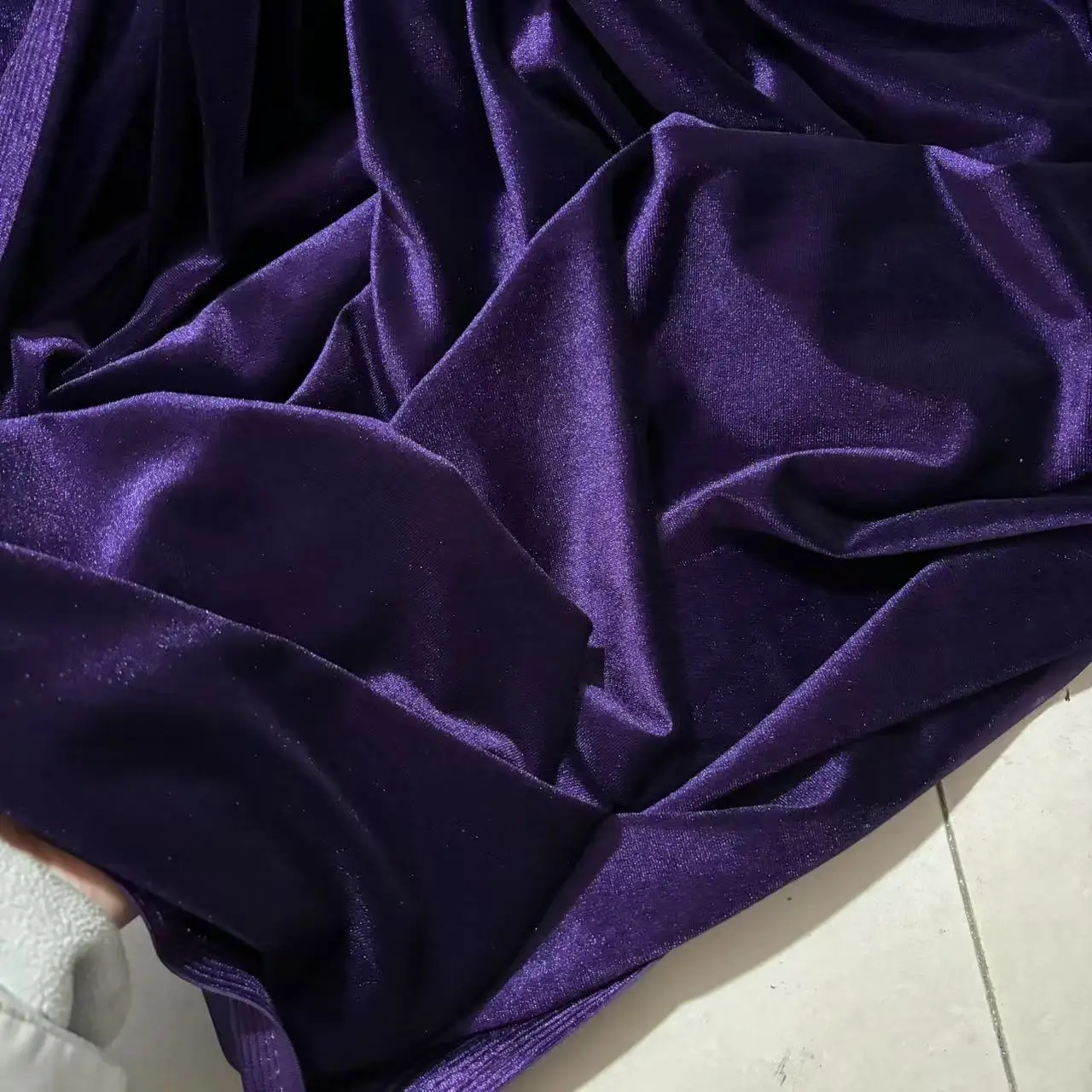 Afbeelding 6: Rood Groen Fluwelen Stof voor Kerst tafelscape Formele Kleding Bruiloft Decoratie Gordijn Doek Drap Handgemaakte DIY Materia