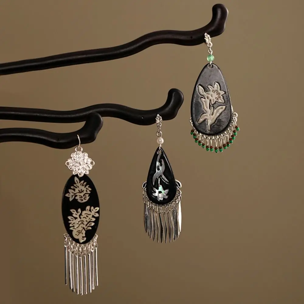 

Wood Sandalwood Hair Stick Silver Tassel Crescent Moon Chinese Style Hairpin Girl Hair Accessories Wooden Hanfu Headwear