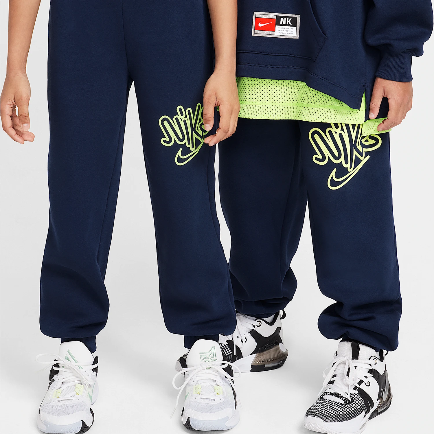

Официальные осенние новые теплые флисовые баскетбольные штаны Nike для больших детей HF8163-451