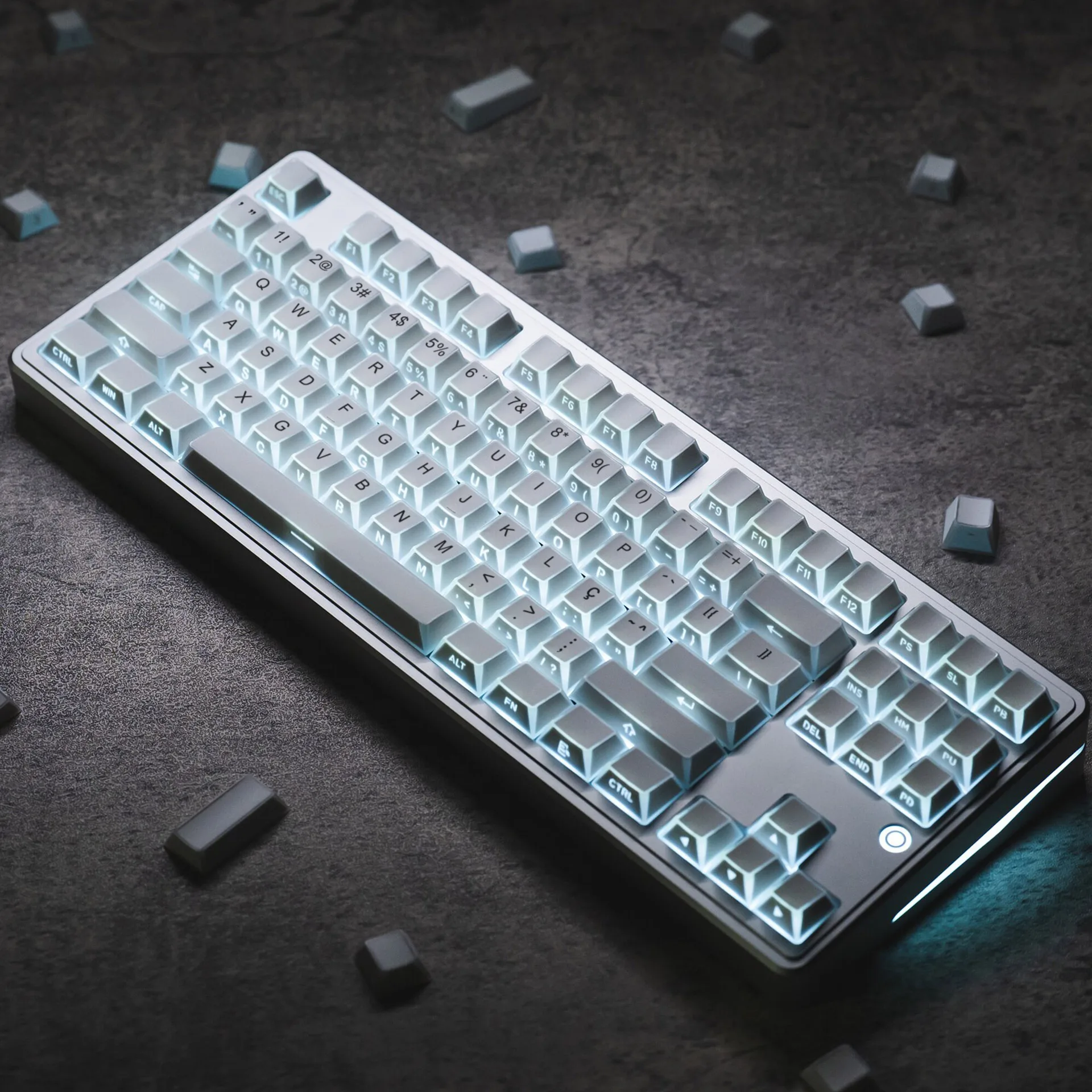 

Portuguese Brazil Portugal layout keycaps 3D translucent Original high keycap PBT 131 keys blue ISO mechanical keyboard key caps