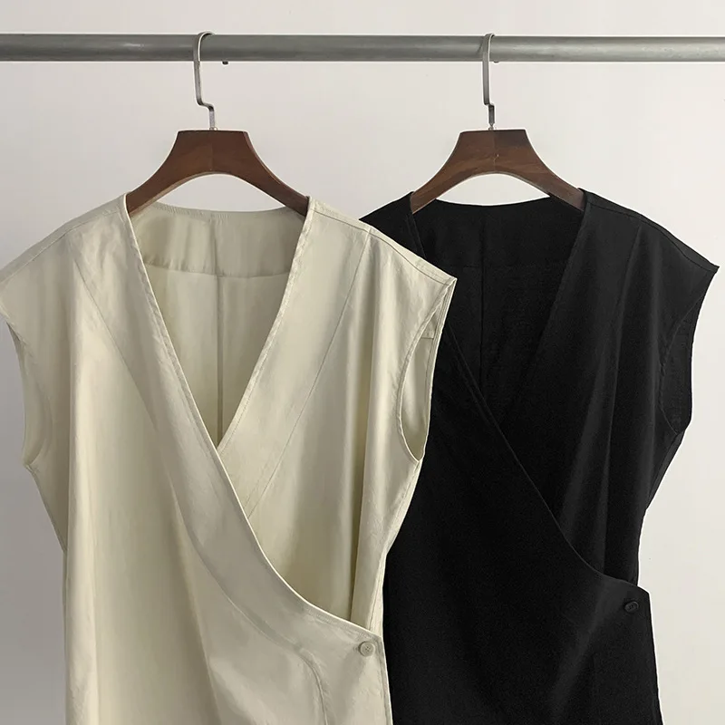 Top sem mangas de linho com botões cruzados e gola inclinada estilo chinês com colete com decote em V