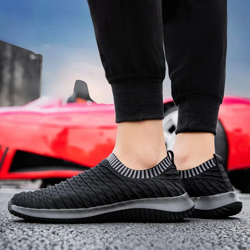 2025 Men's Ultra Light Oversized Running Shoes, Fashionable Fly Woven Breathable Sports Sneakers
