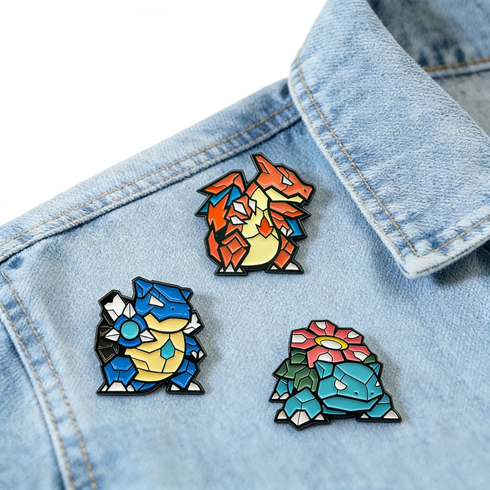 Nuevos Broches Creativos de Anime Pokemon Isekai Monster Starters, Charizard, Blastoise, Venusaur, Pins de Solapa Esmaltados para Coleccionistas