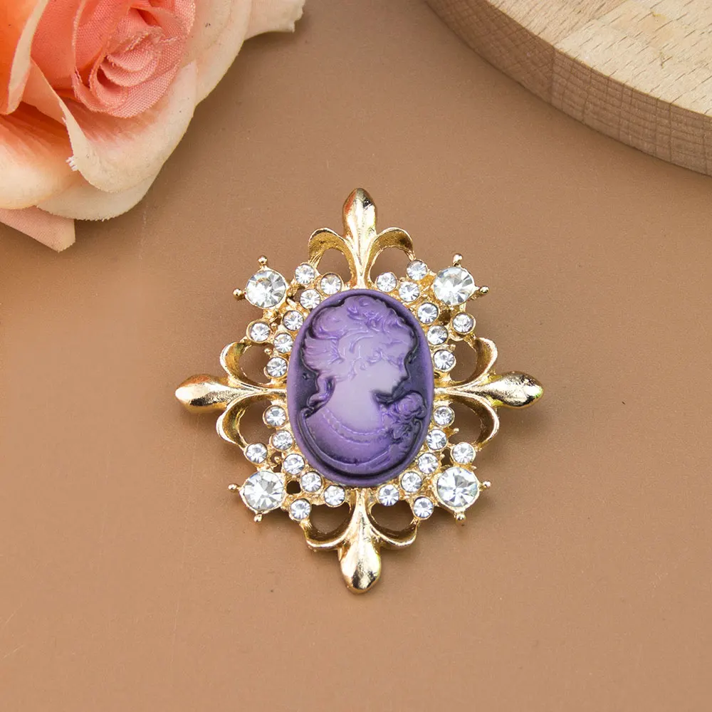 Fashion Colorful Crystal Brooch For Women Europa Christmas Jewelry Pigeon Egg Stained Glass Queen's Head Scarf Pins Gold Color view 3