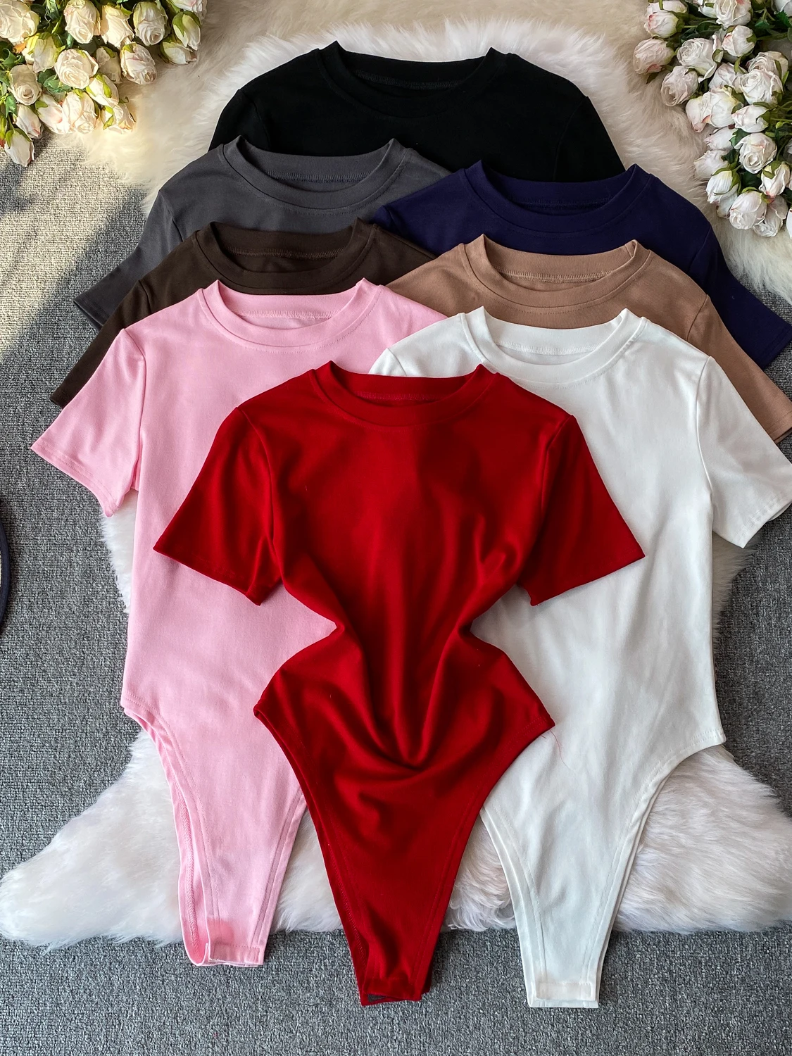 

Женский облегающий комбинезон-футболка с круглым вырезом и коротким рукавом, с высоким разрезом, модный, для повседневной носки