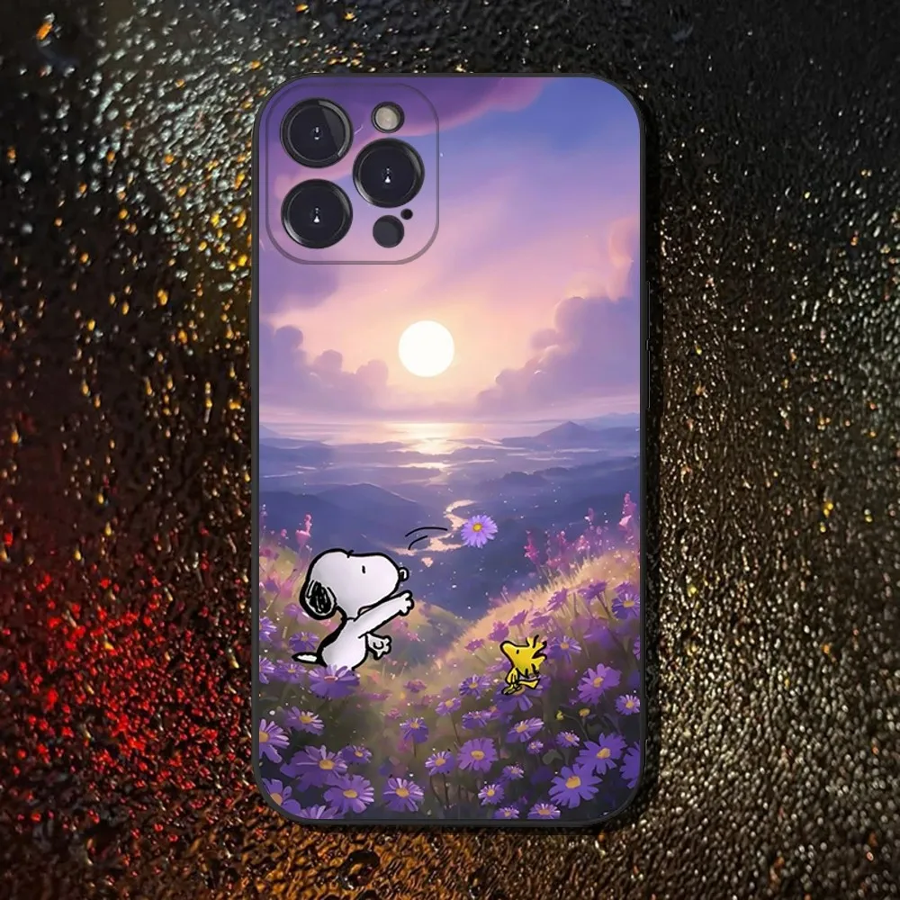 Casing Ponsel Kartun S-snoopys untuk iPhone 16,15,14,13,12,11 Plus,Pro Max,XS,X,XR,SE,Mini,8,7, Sampul Hitam Silikon Lembut