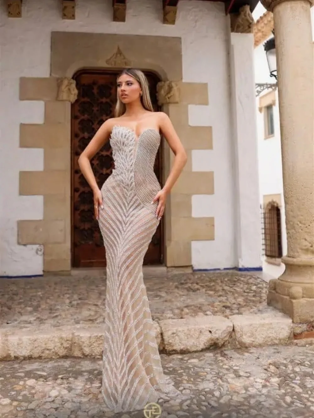 فستان سهرة فاخر على شكل قلب رائع مطرز بالكريستال ثوب مسائي مثير بدون أكمام على شكل حرف a بطول الأرض للحفلات
