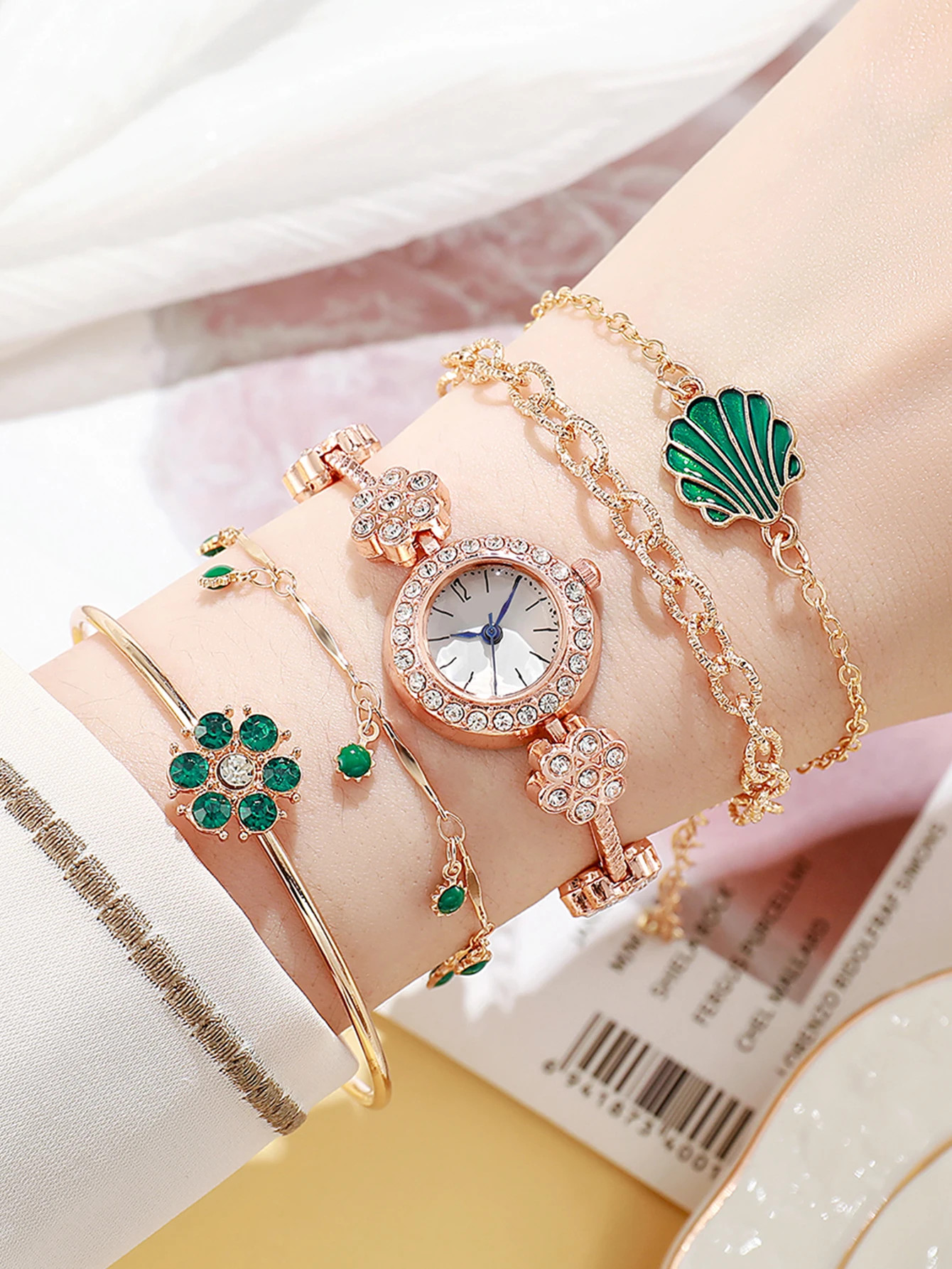 Women\'s luxury round diamond set small round watch green small flower bracelet set