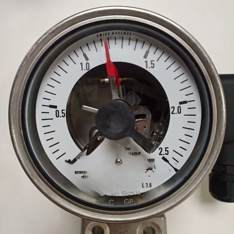 Differential pressure gauge with electrical contact switch DPGS43.100 0-2.5 BAR Cont 821.3