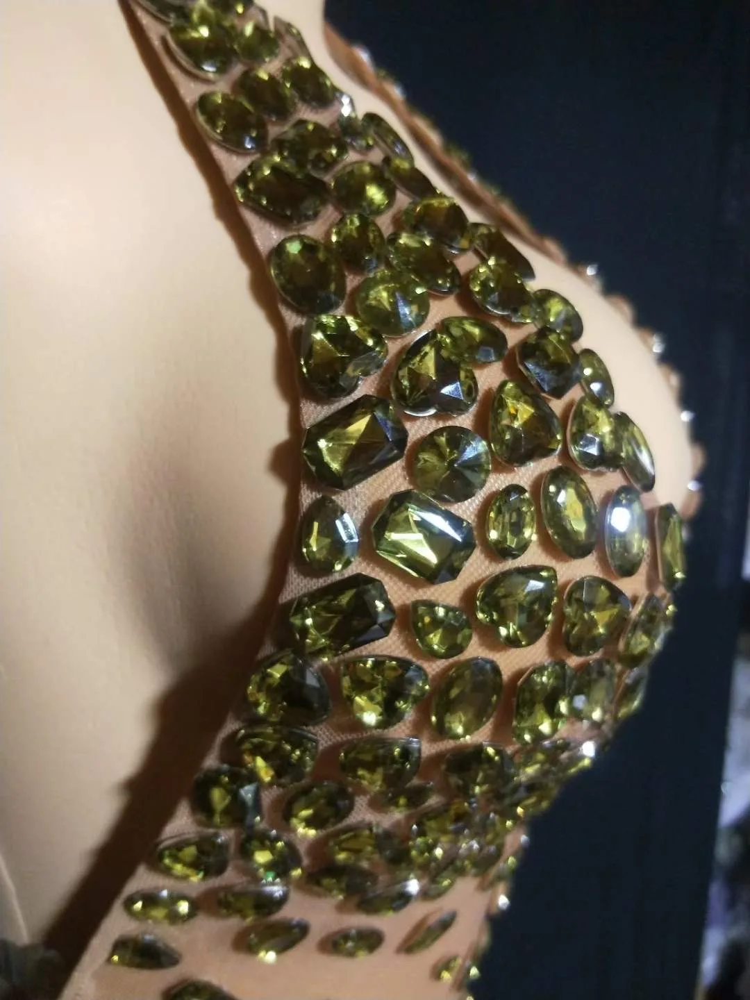 Naakt Perspectief Sexy V-hals Backless Shining Green Crystal Sexy Zwaan Fluwelen Jurk Voor Vrouwen Party Club Kleding Stadium Kostuums