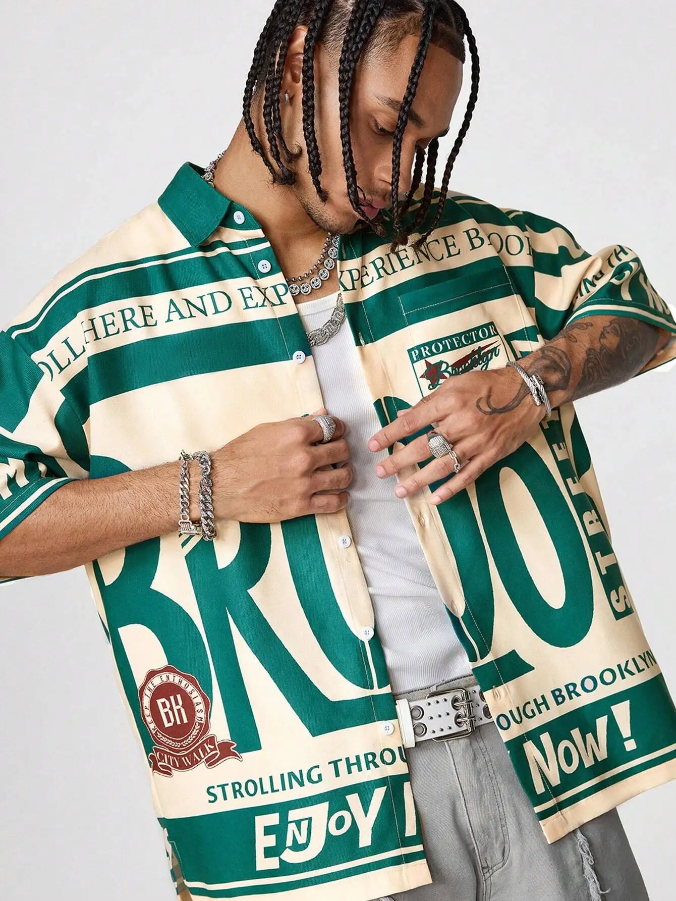 

Men's Loose Short Sleeve Woven Shirt with Bold Graphic Print, Streetwear Style for Summer Casual Wear