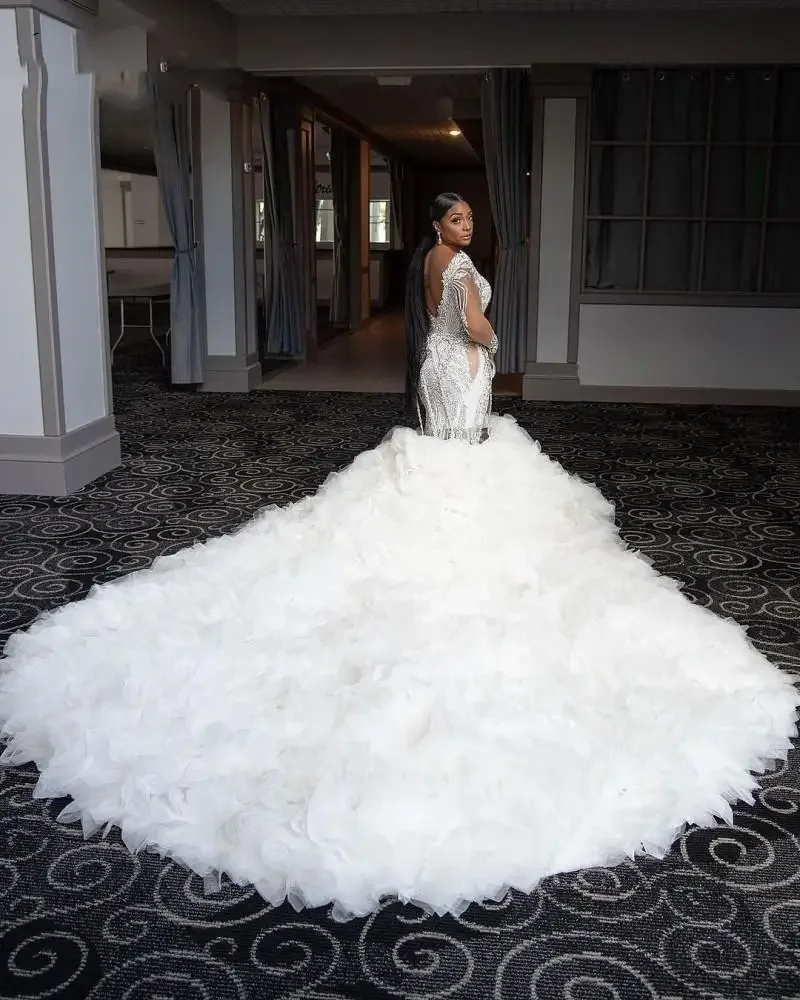 

Customized Crystal Pearls Mermaid Wedding Dresses Bridal Gowns Long Sleeves V Neck Tiered Ruffles Chapel Train Robe De Soirée Ma