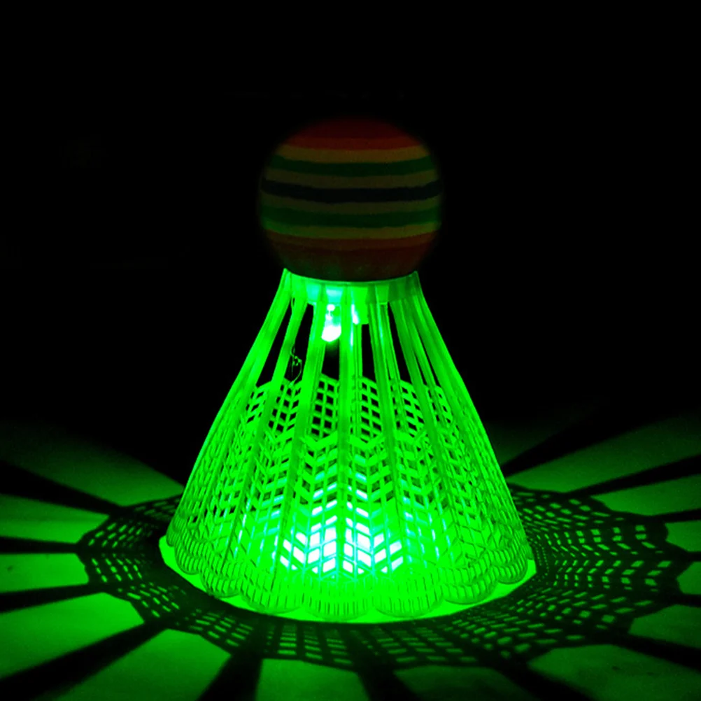 4 قطع LED ليلة توهج الريشة الريشة دائم النايلون ممارسة اللياقة البدنية في الهواء الطلق داخلي اللعب الريشة للمدرسة