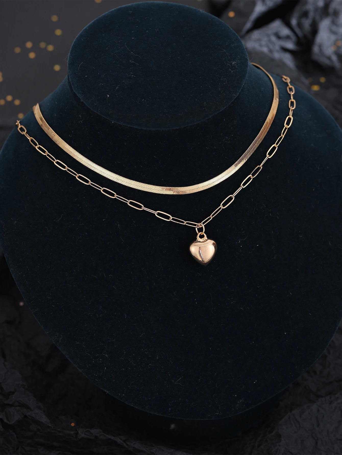 

Double-Layered Blade Chain Golden Heart Pendant Necklace for Women Trendy Fashion Jewelry for Party Vacation Concert